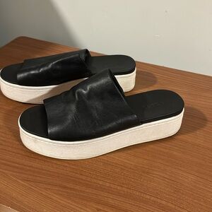 Vince. Slip on platform leather shoe. Size 7